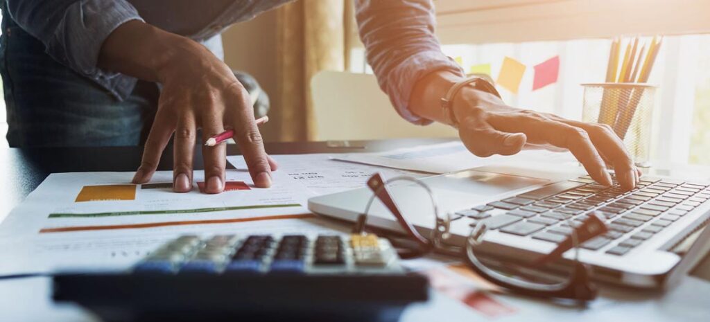 Tax Consultants- Receive Great Advantages by Working With Them